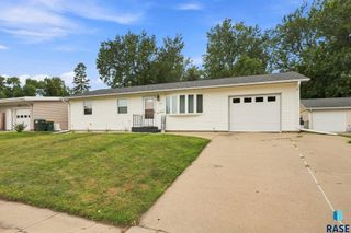 1405 S Bruce Rd Road, Sioux Falls, SD 57105
