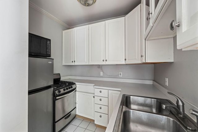 2733 Girard Avenue S 106, Minneapolis, MN 55408