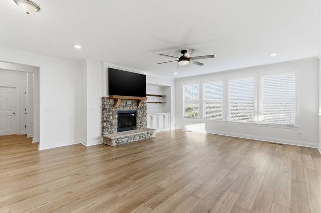 6772 Falls Ridge Ln, College Grove, TN 37046