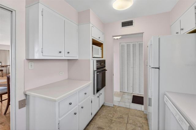 1365 SNELL ISLE BOULEVARD NE 6A, St Petersburg, FL 33704