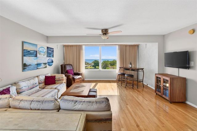 1365 SNELL ISLE BOULEVARD NE 6A, St Petersburg, FL 33704