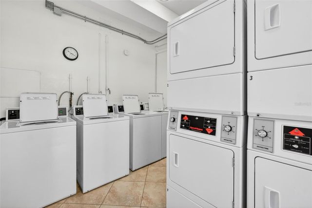 1365 SNELL ISLE BOULEVARD NE 6A, St Petersburg, FL 33704