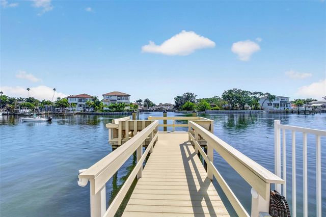 1365 SNELL ISLE BOULEVARD NE 6A, St Petersburg, FL 33704