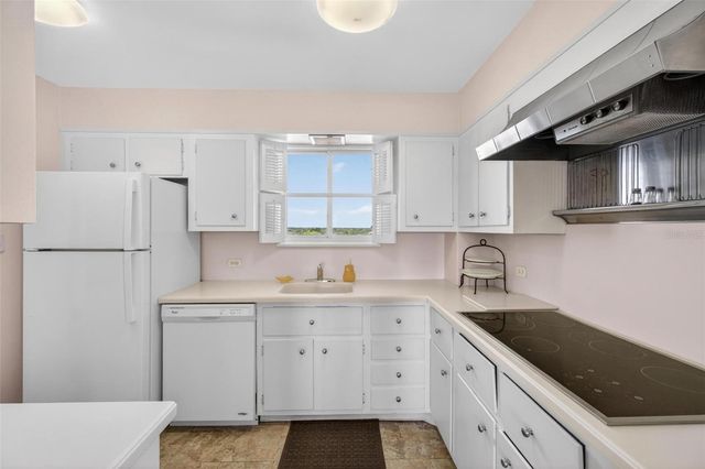 1365 SNELL ISLE BOULEVARD NE 6A, St Petersburg, FL 33704