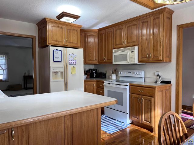 1714 SE 44th Ter, Topeka, KS 66609