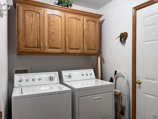 1714 SE 44th Ter, Topeka, KS 66609