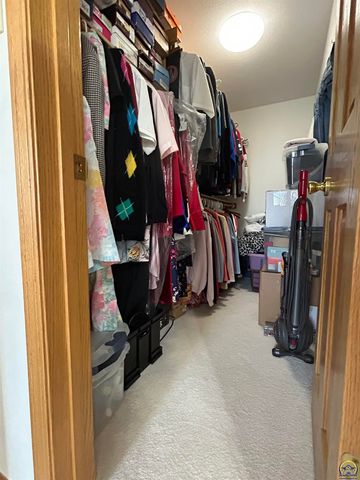 1714 SE 44th Ter, Topeka, KS 66609