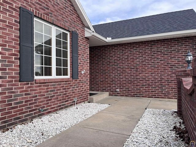 1714 SE 44th Ter, Topeka, KS 66609