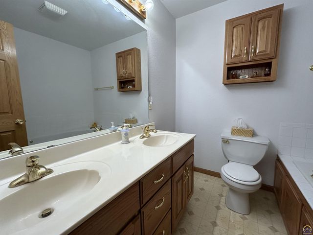 1714 SE 44th Ter, Topeka, KS 66609