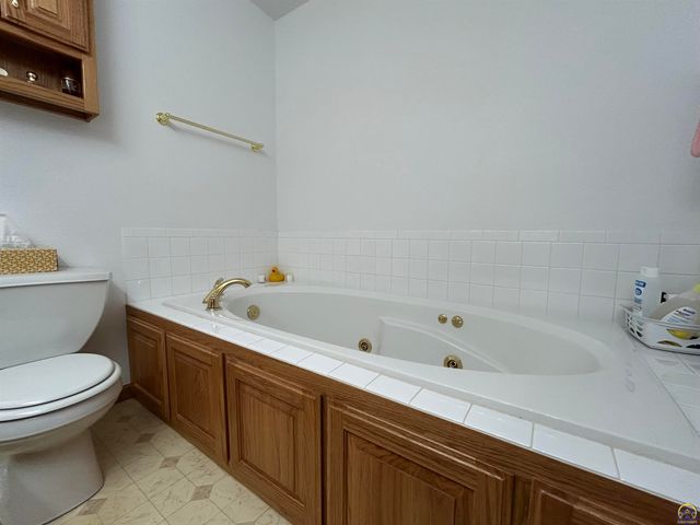 1714 SE 44th Ter, Topeka, KS 66609