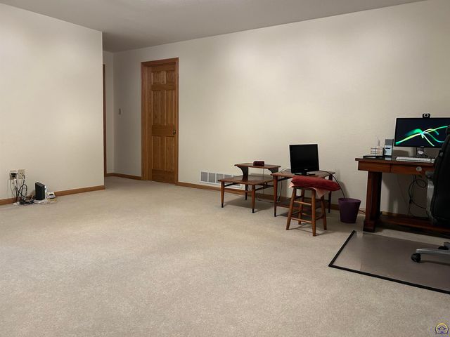 1714 SE 44th Ter, Topeka, KS 66609