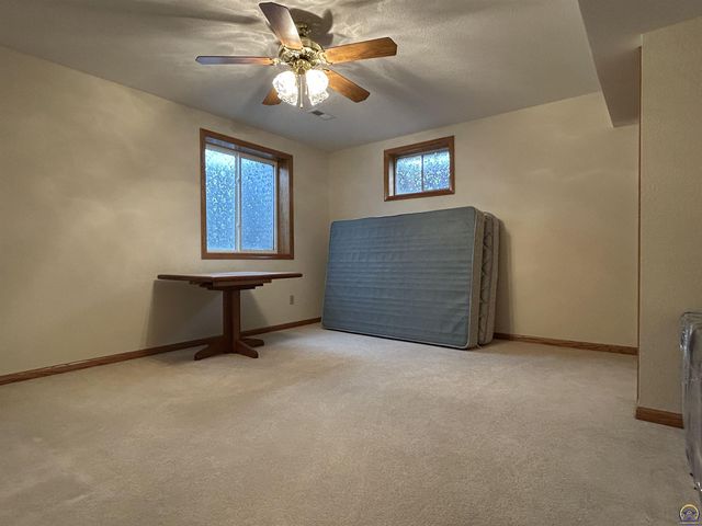 1714 SE 44th Ter, Topeka, KS 66609