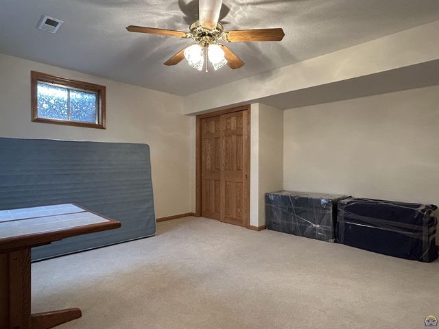 1714 SE 44th Ter, Topeka, KS 66609