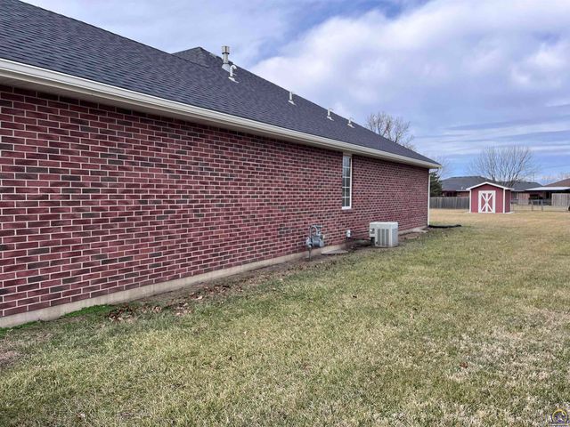 1714 SE 44th Ter, Topeka, KS 66609