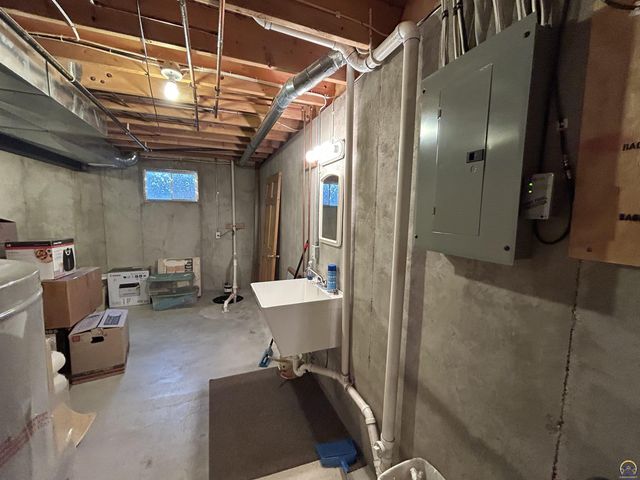 1714 SE 44th Ter, Topeka, KS 66609