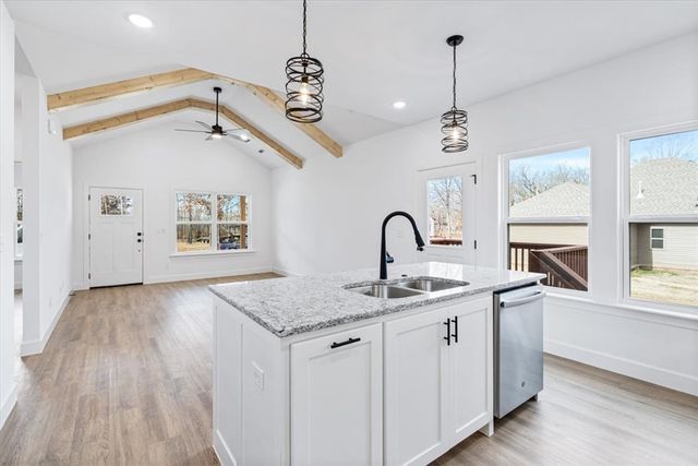 40 Hebrides Drive, Bella Vista, AR 72715