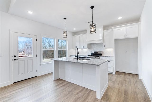 40 Hebrides Drive, Bella Vista, AR 72715
