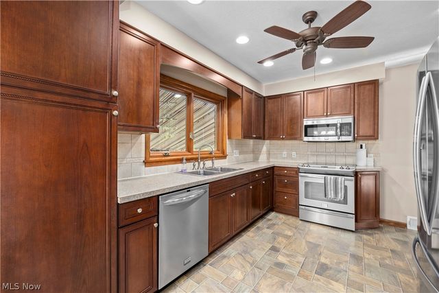 5254 Clinton Avenue, Lorain, OH 44055