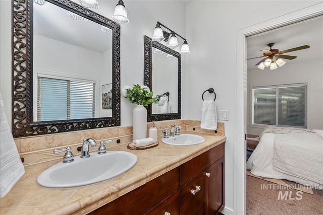 863 W Colbert St, Meridian, ID 83646