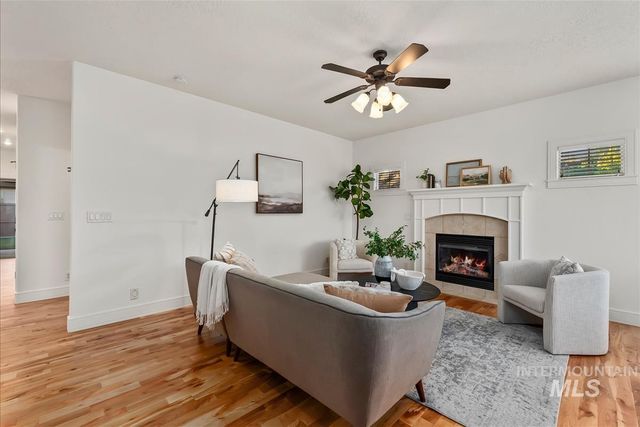 863 W Colbert St, Meridian, ID 83646