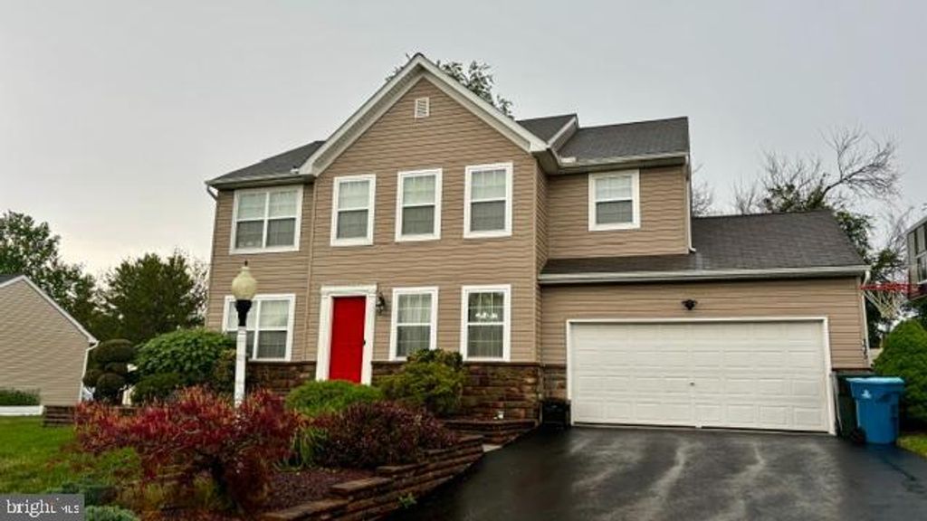 135 SURREY LN, York, PA 17402