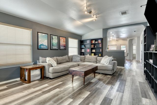 10423 Tiger Field, San Antonio, TX 78251