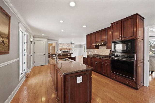 1755 Clifty Creek Court, Valparaiso, IN 46385