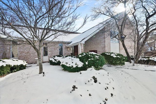 1755 Clifty Creek Court, Valparaiso, IN 46385