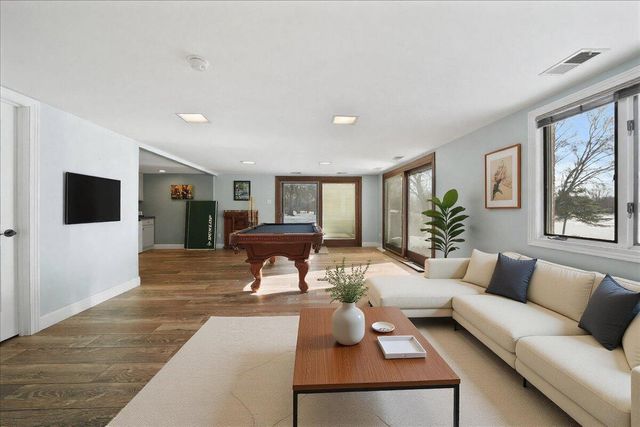 1755 Clifty Creek Court, Valparaiso, IN 46385