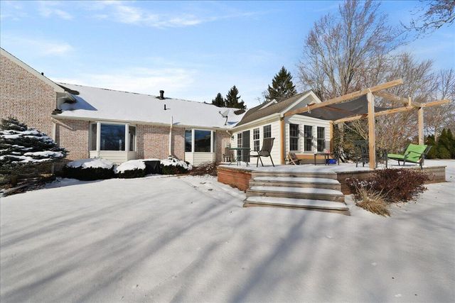 1755 Clifty Creek Court, Valparaiso, IN 46385