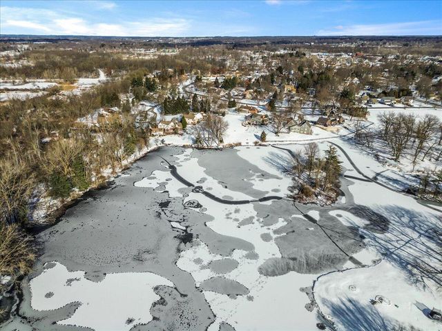 1755 Clifty Creek Court, Valparaiso, IN 46385