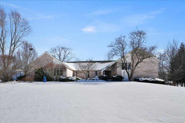 1755 Clifty Creek Court, Valparaiso, IN 46385