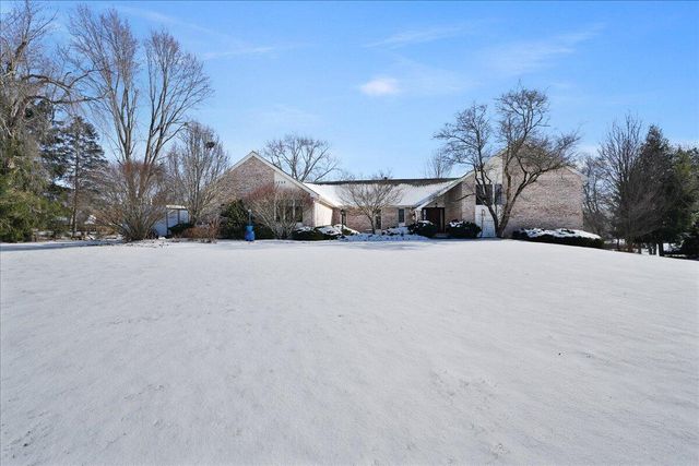 1755 Clifty Creek Court, Valparaiso, IN 46385