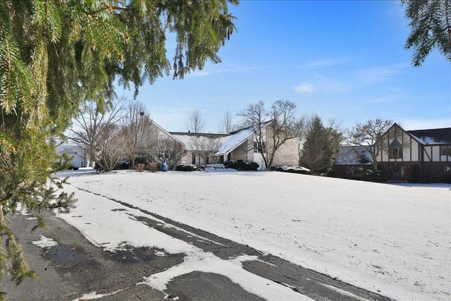 1755 Clifty Creek Court, Valparaiso, IN 46385