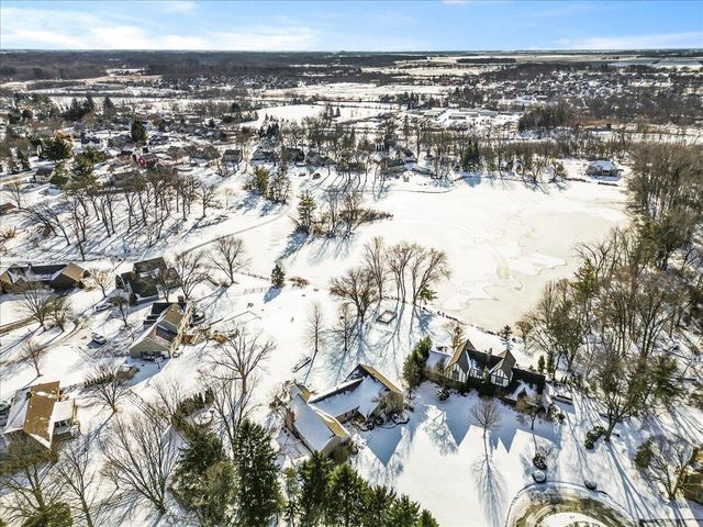 1755 Clifty Creek Court, Valparaiso, IN 46385