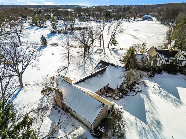 1755 Clifty Creek Court, Valparaiso, IN 46385