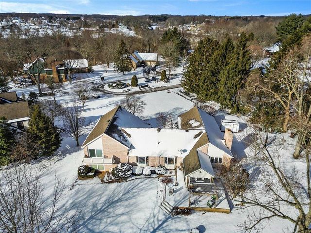 1755 Clifty Creek Court, Valparaiso, IN 46385