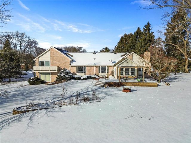 1755 Clifty Creek Court, Valparaiso, IN 46385