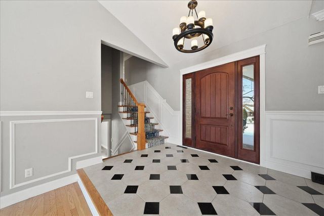 1755 Clifty Creek Court, Valparaiso, IN 46385