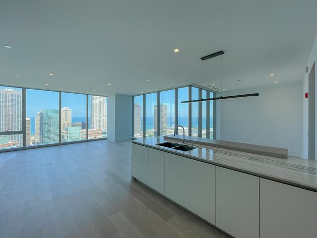 363 E Wacker Drive 3404, Chicago, IL 60601
