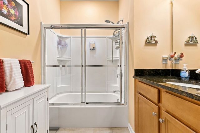 36 Augustus Ct 1002, Reading, MA 01867