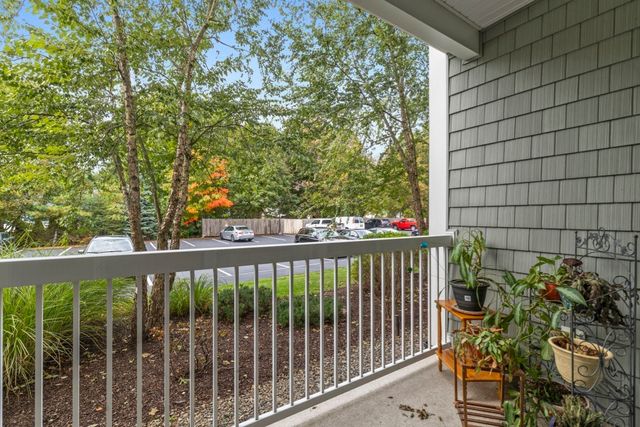 36 Augustus Ct 1002, Reading, MA 01867