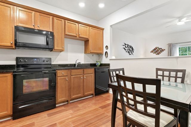 36 Augustus Ct 1002, Reading, MA 01867