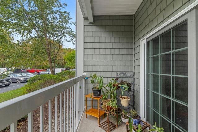 36 Augustus Ct 1002, Reading, MA 01867