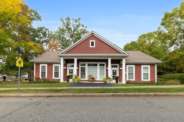 36 Augustus Ct 1002, Reading, MA 01867