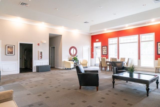 36 Augustus Ct 1002, Reading, MA 01867