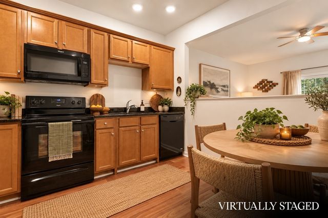 36 Augustus Ct 1002, Reading, MA 01867