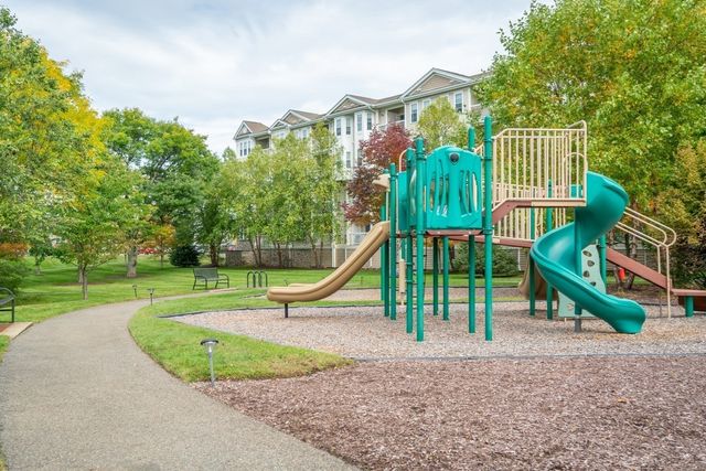 36 Augustus Ct 1002, Reading, MA 01867