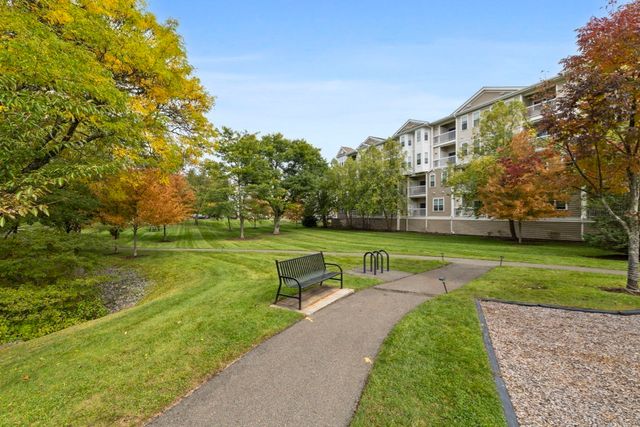 36 Augustus Ct 1002, Reading, MA 01867