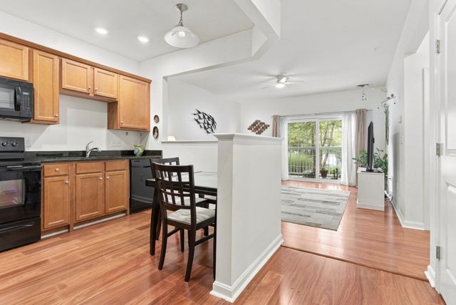 36 Augustus Ct 1002, Reading, MA 01867